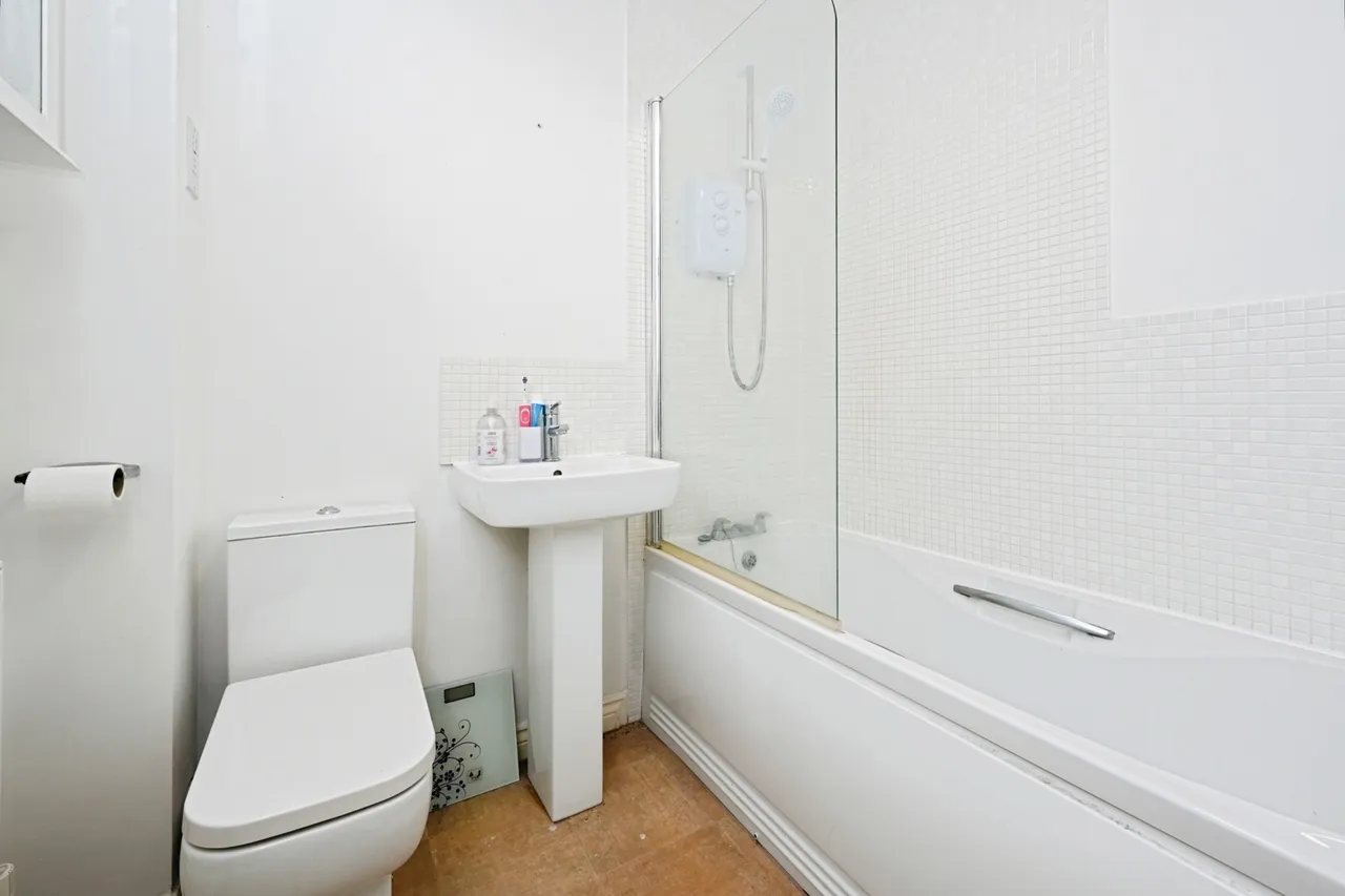 The Fields, Rainworth, Nottinghamshire, NG21, photo 11