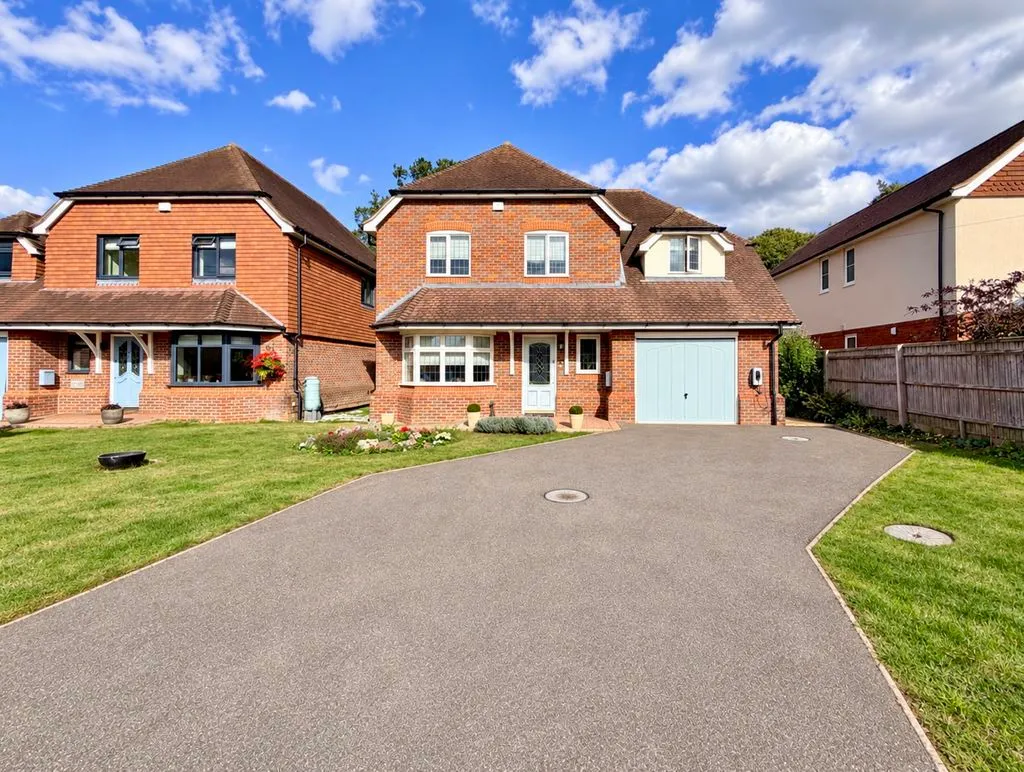 4 bed house for sale — Fennels Way, Flackwell Heath HP10 9BY