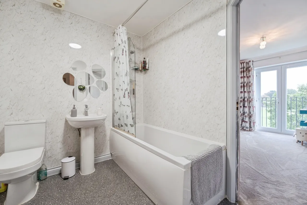 Pear Tree Place, Bolton, BL4, photo 11