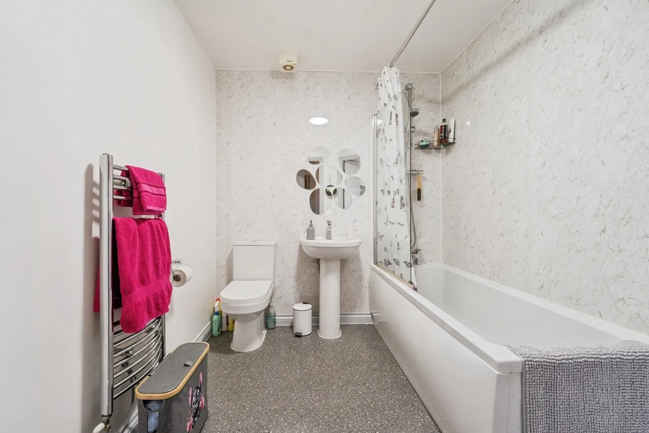 Pear Tree Place, Bolton, BL4, photo 10