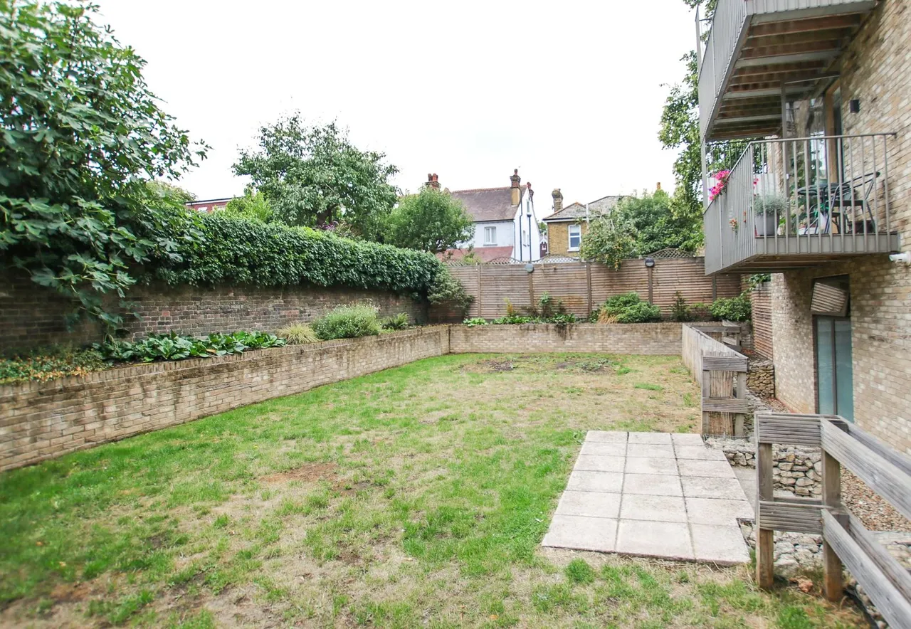 Stafford Road, Wallington, photo 13