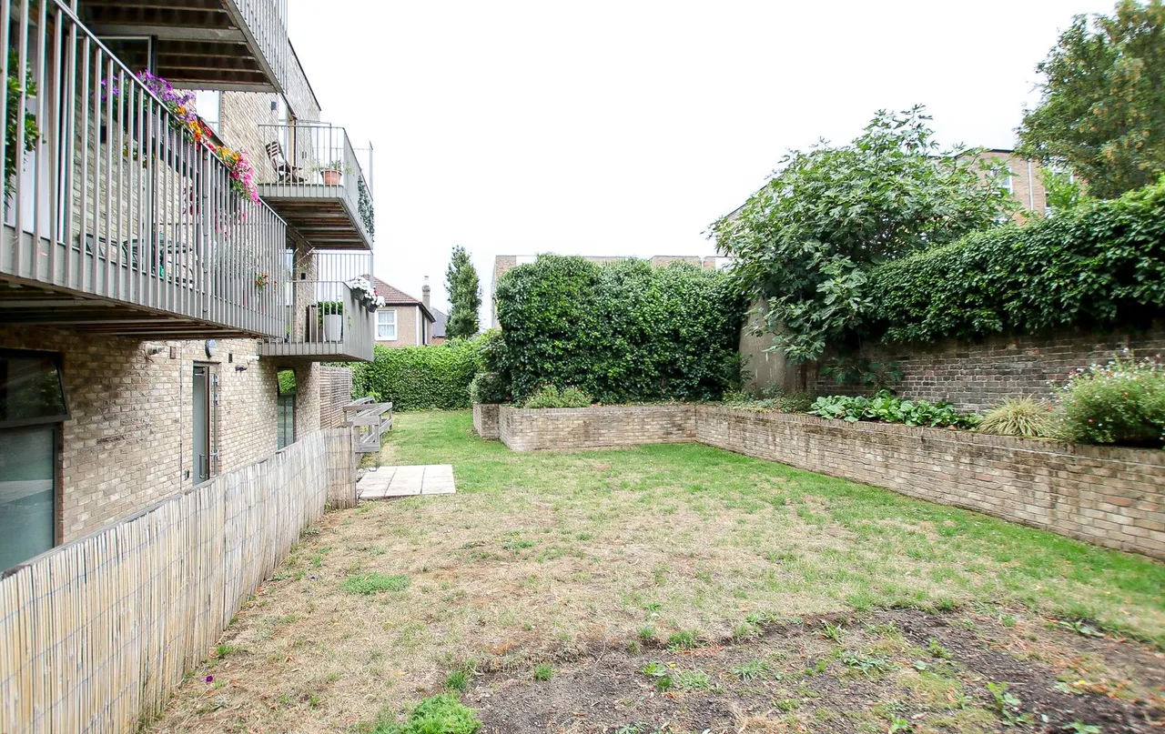 Stafford Road, Wallington, photo 14