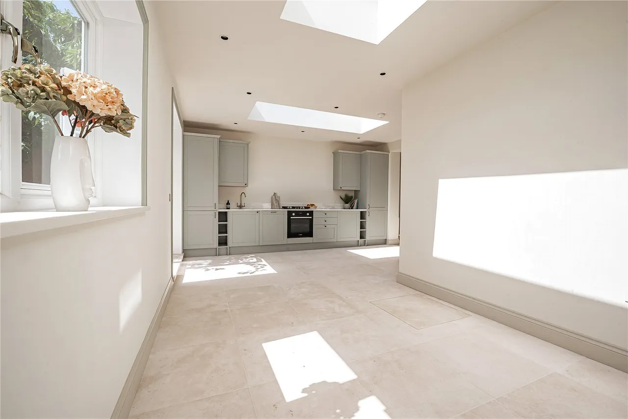 Fourth Cross Road, Twickenham, TW2, photo 5