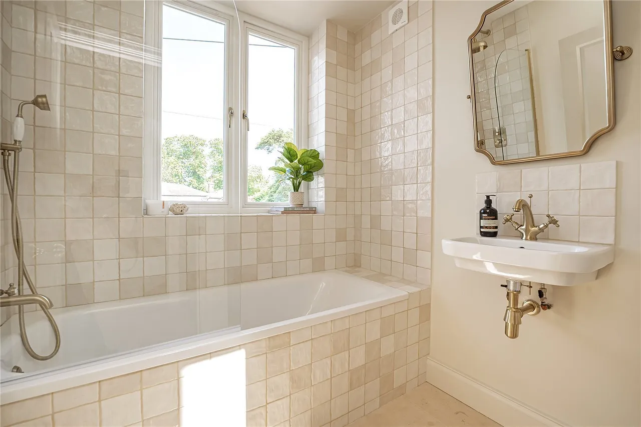 Fourth Cross Road, Twickenham, TW2, photo 7