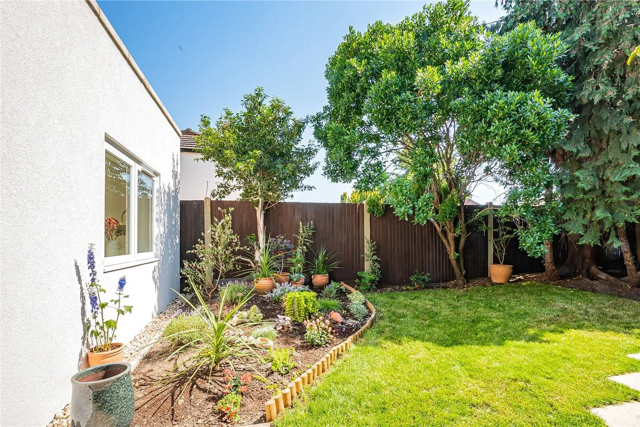 Fourth Cross Road, Twickenham, TW2, photo 25