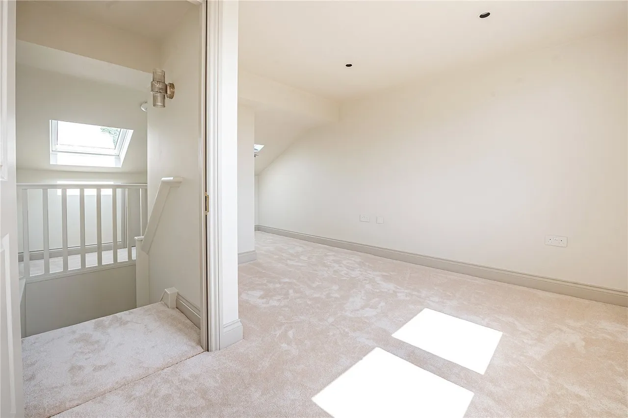 Fourth Cross Road, Twickenham, TW2, photo 18