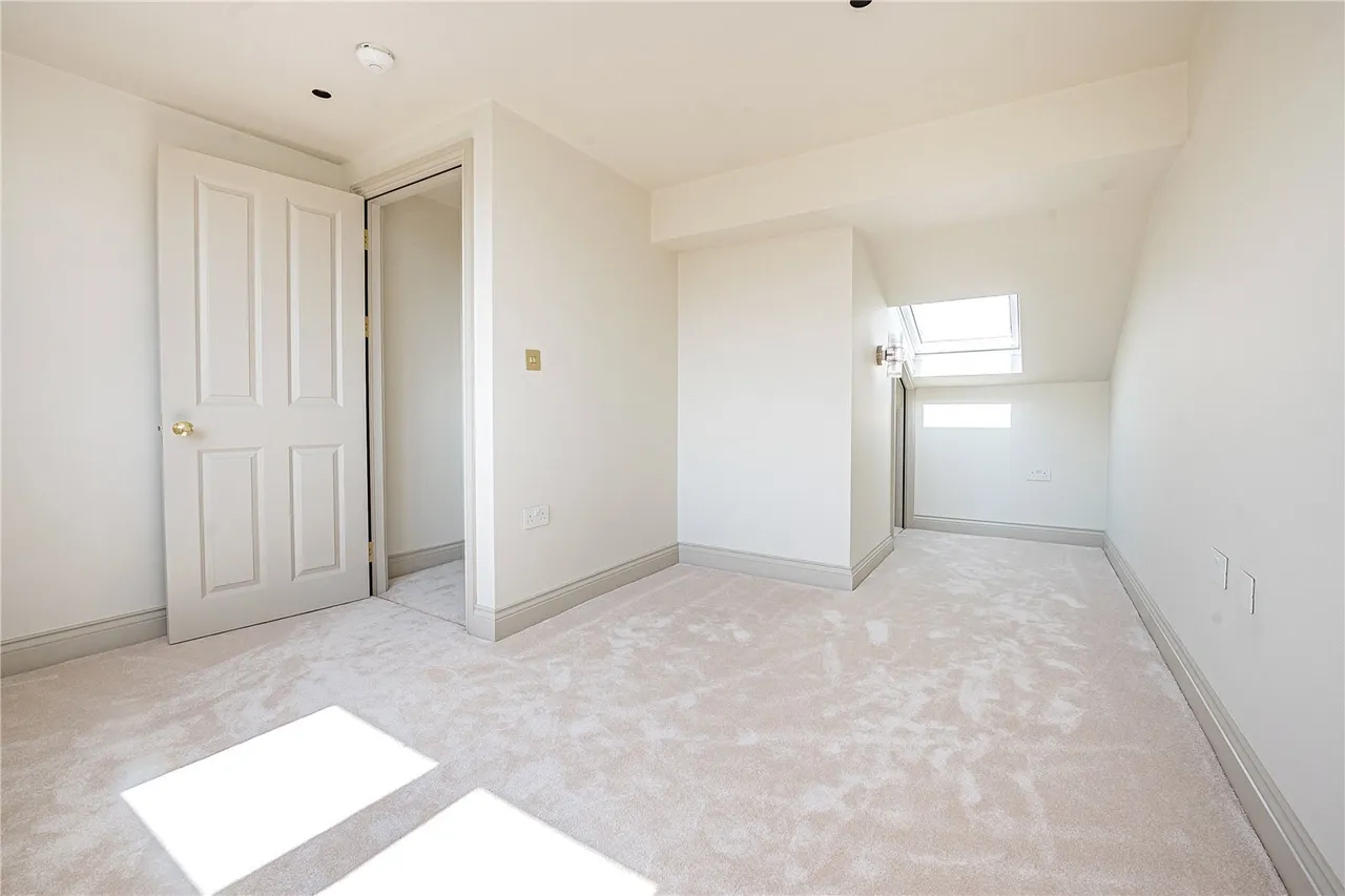 Fourth Cross Road, Twickenham, TW2, photo 6