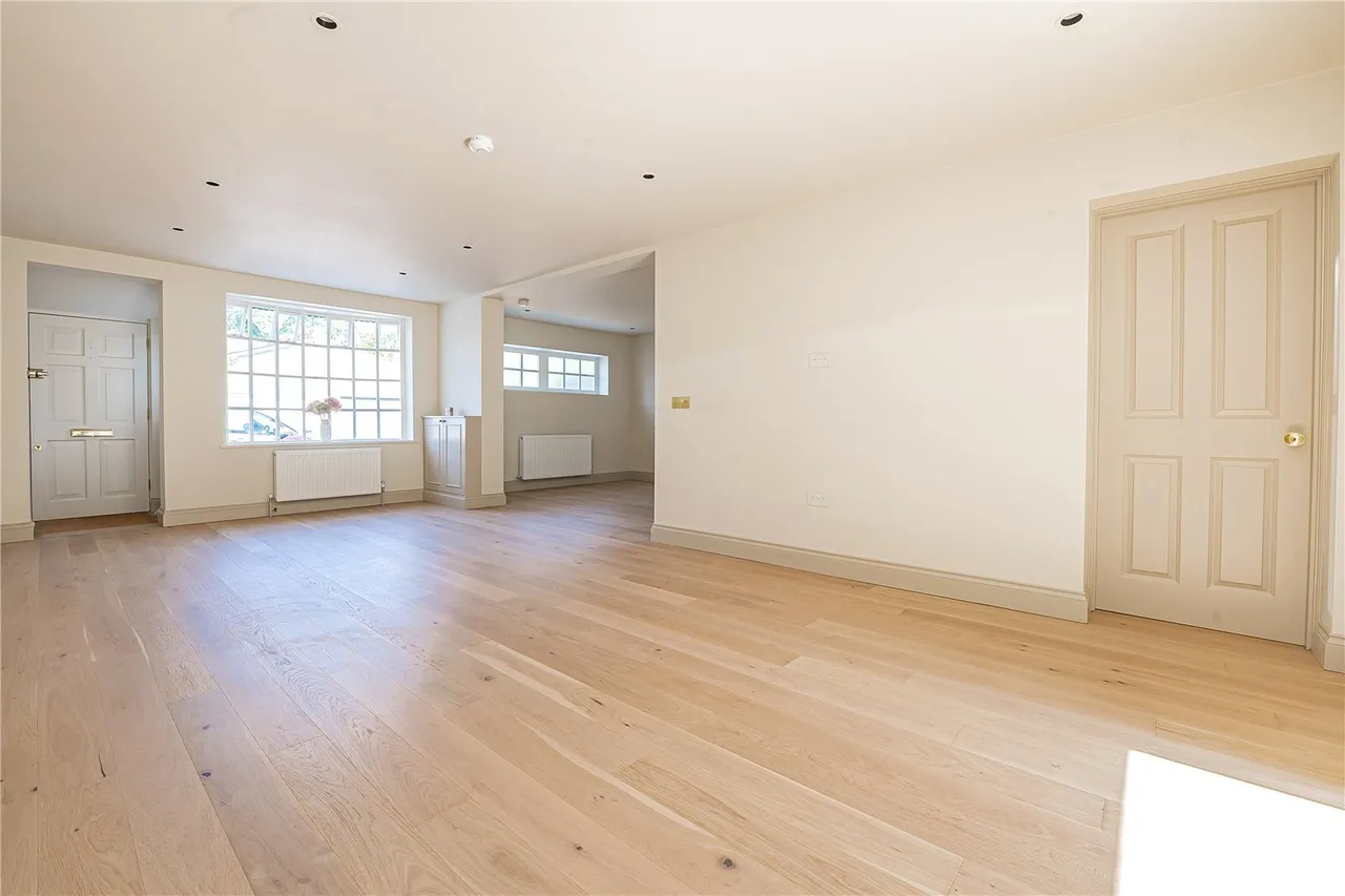 Fourth Cross Road, Twickenham, TW2, photo 9