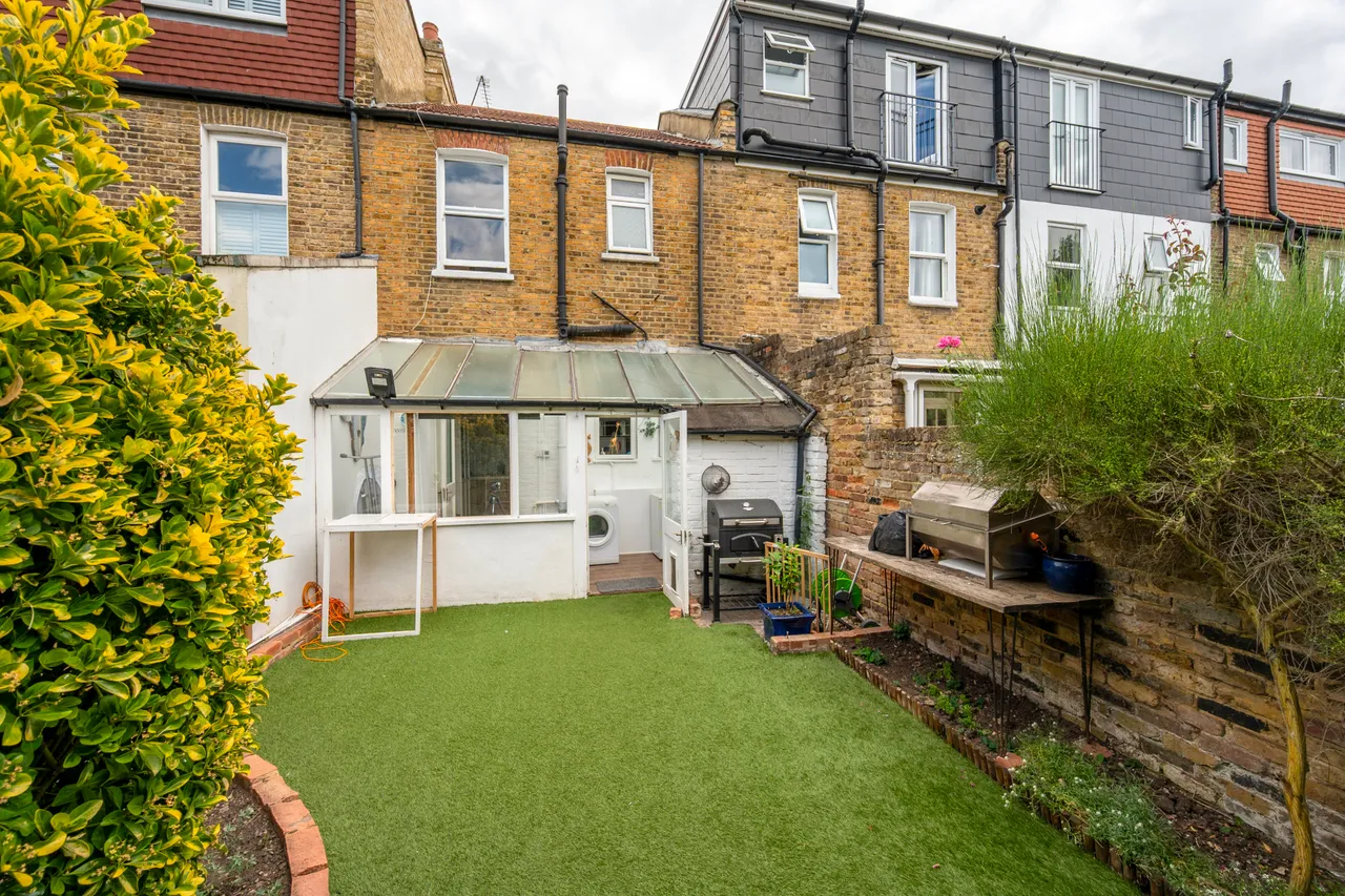9 Clifton Park Avenue, London, photo 11