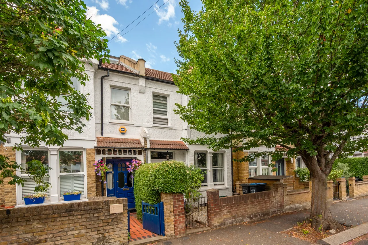 2 bed house for sale — 9 Clifton Park Avenue, London