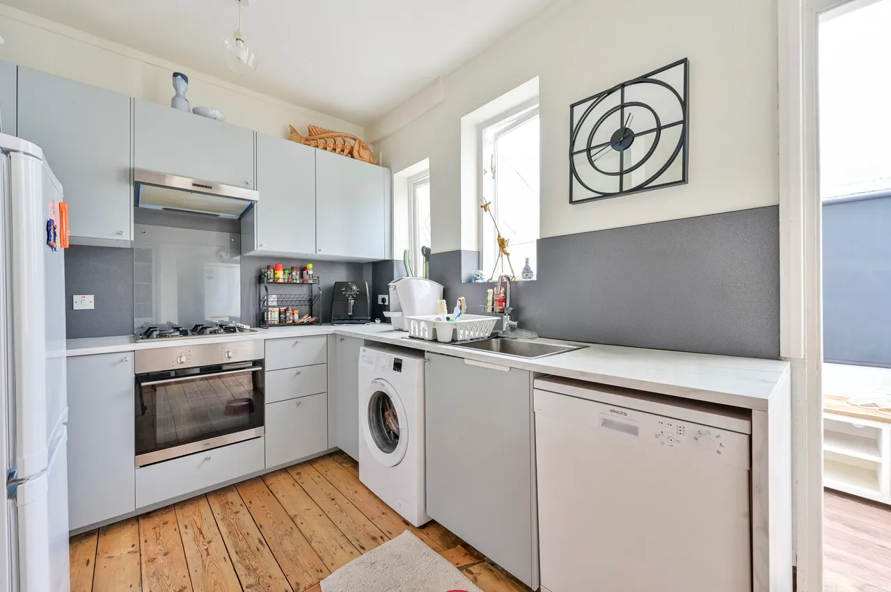 9 Clifton Park Avenue, London, photo 4