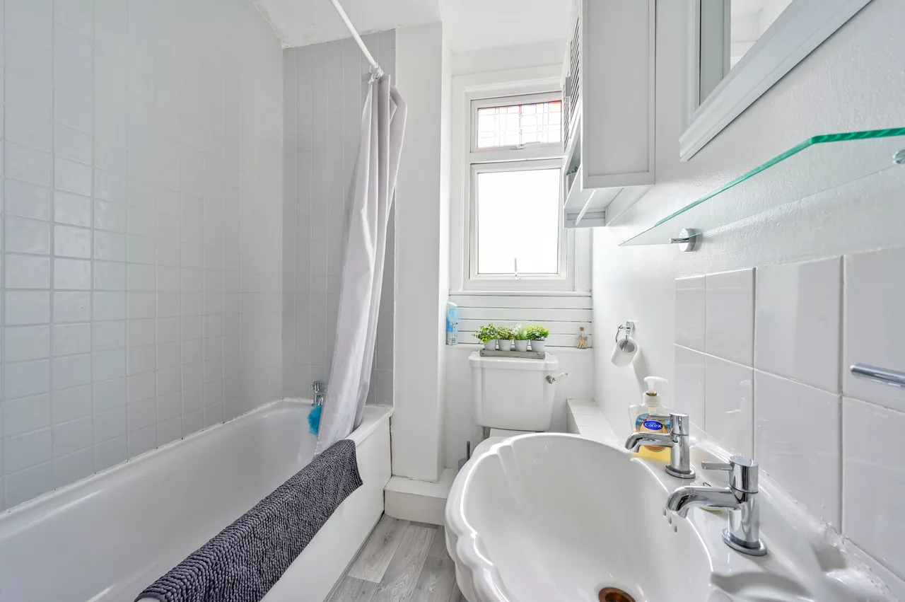 9 Clifton Park Avenue, London, photo 9