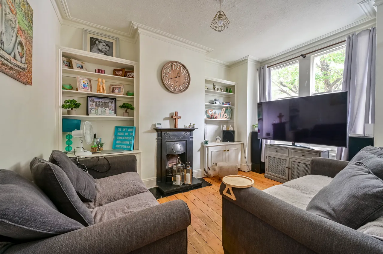9 Clifton Park Avenue, London, photo 2