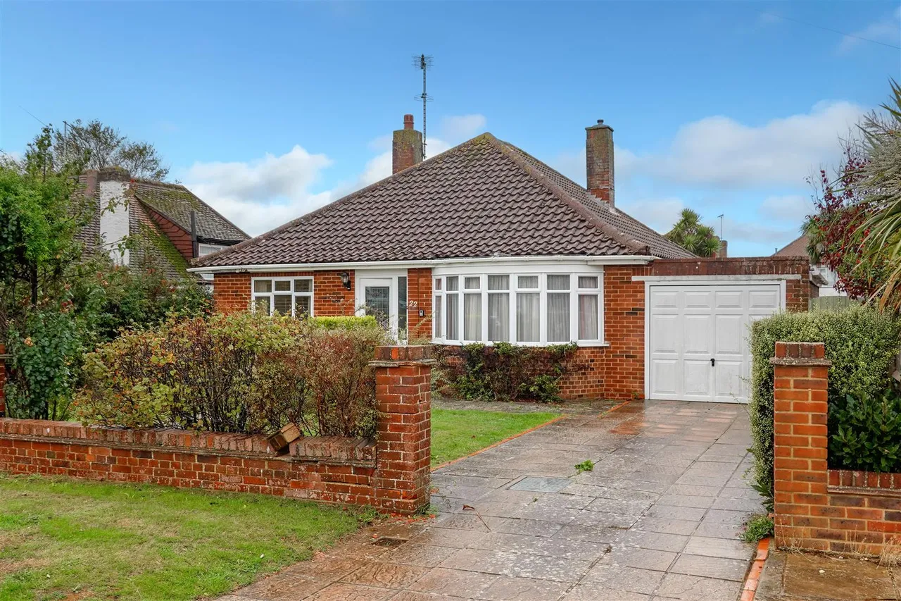 2 bed house for sale, Amberley Road, Rustington