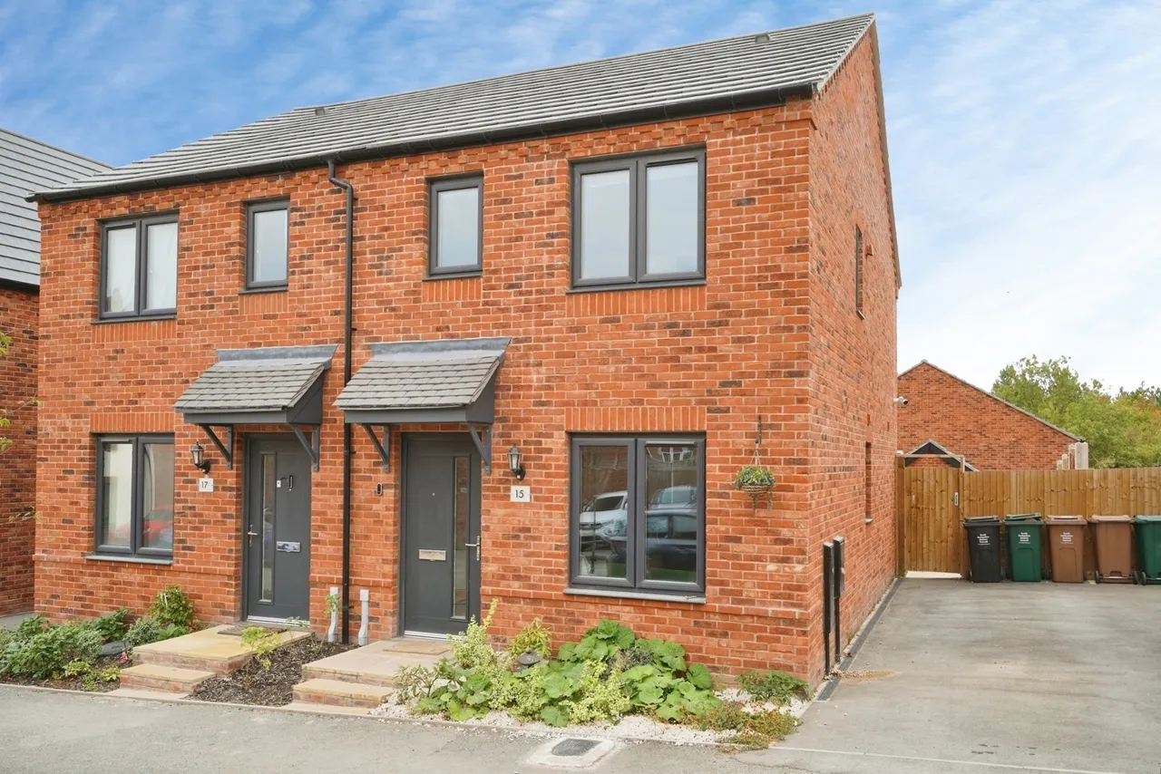 3 bed house for sale, Bombadil Way, Church Gresley, DE11