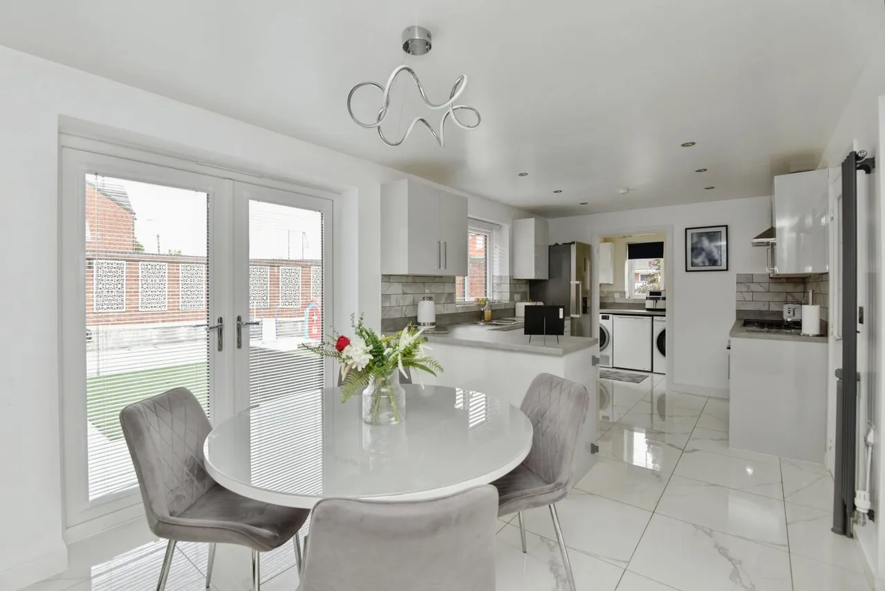 Bellerphon Drive, Meir, ST3, photo 3