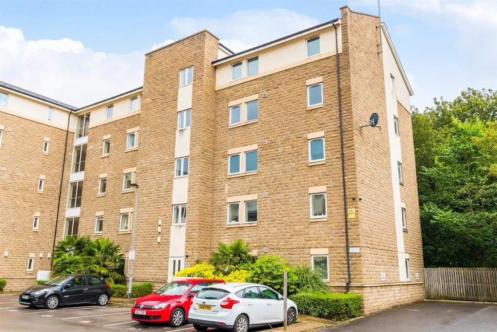 2 bed flat for sale, Thwaite Court, Cornmill View, LS18