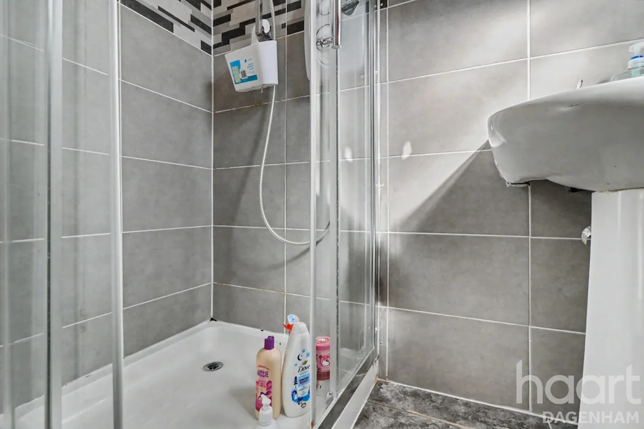 Spurling Road, Dagenham, RM9, photo 9