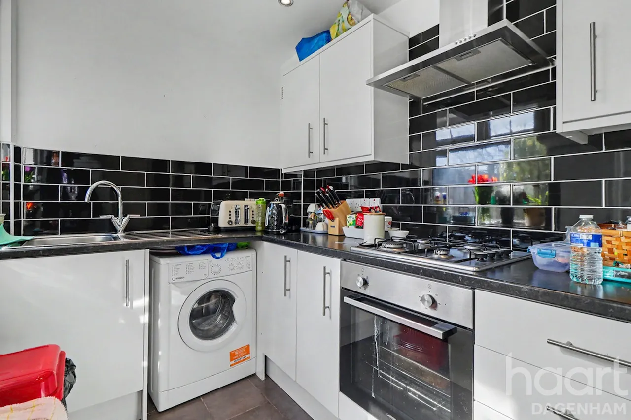 Spurling Road, Dagenham, RM9, photo 7