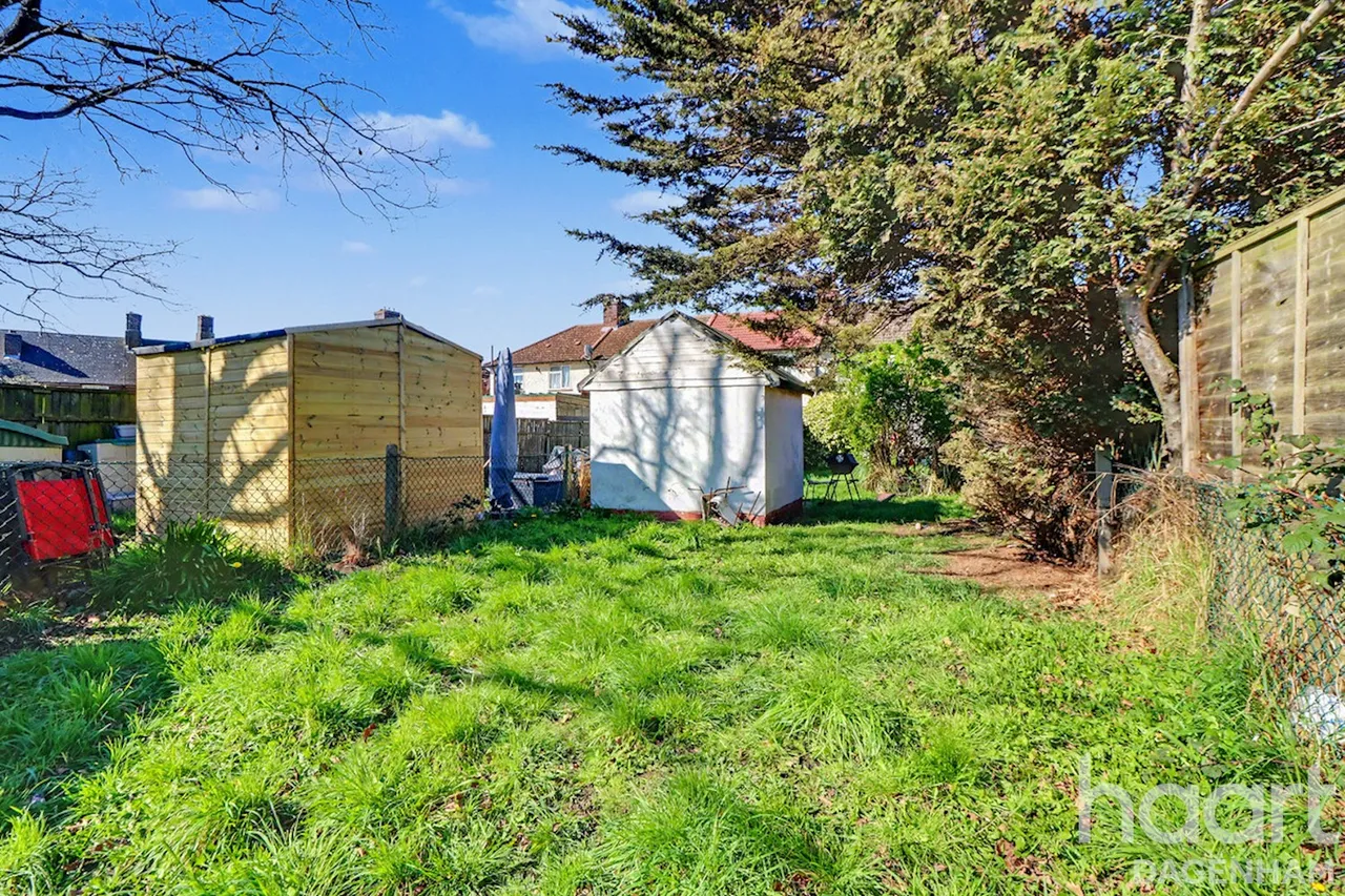 Spurling Road, Dagenham, RM9, photo 17