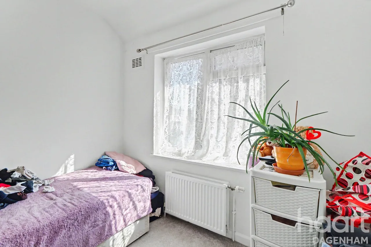 Spurling Road, Dagenham, RM9, photo 13
