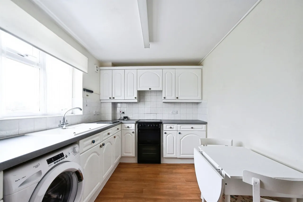 Burford Road, Lechlade, photo 6