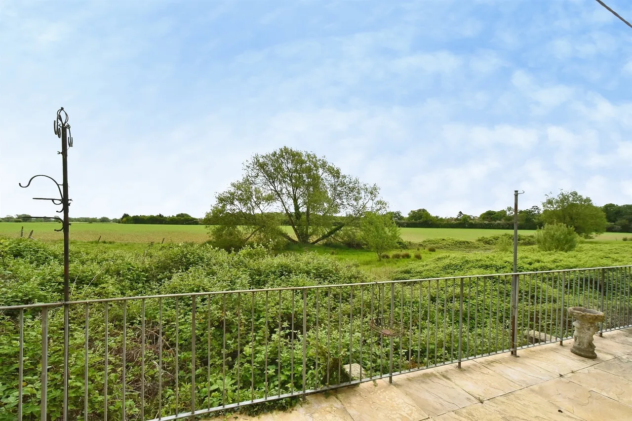 Burford Road, Lechlade, photo 2