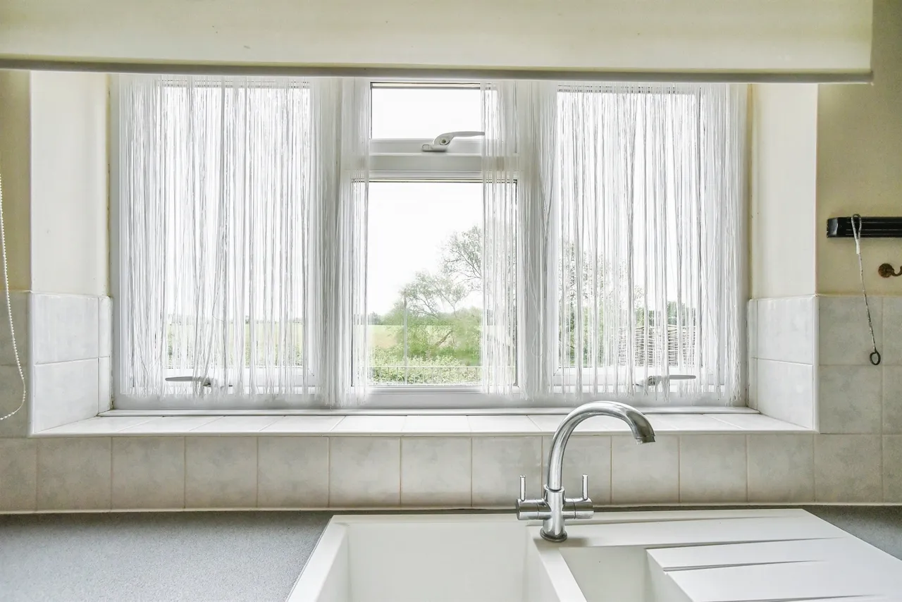 Burford Road, Lechlade, photo 10