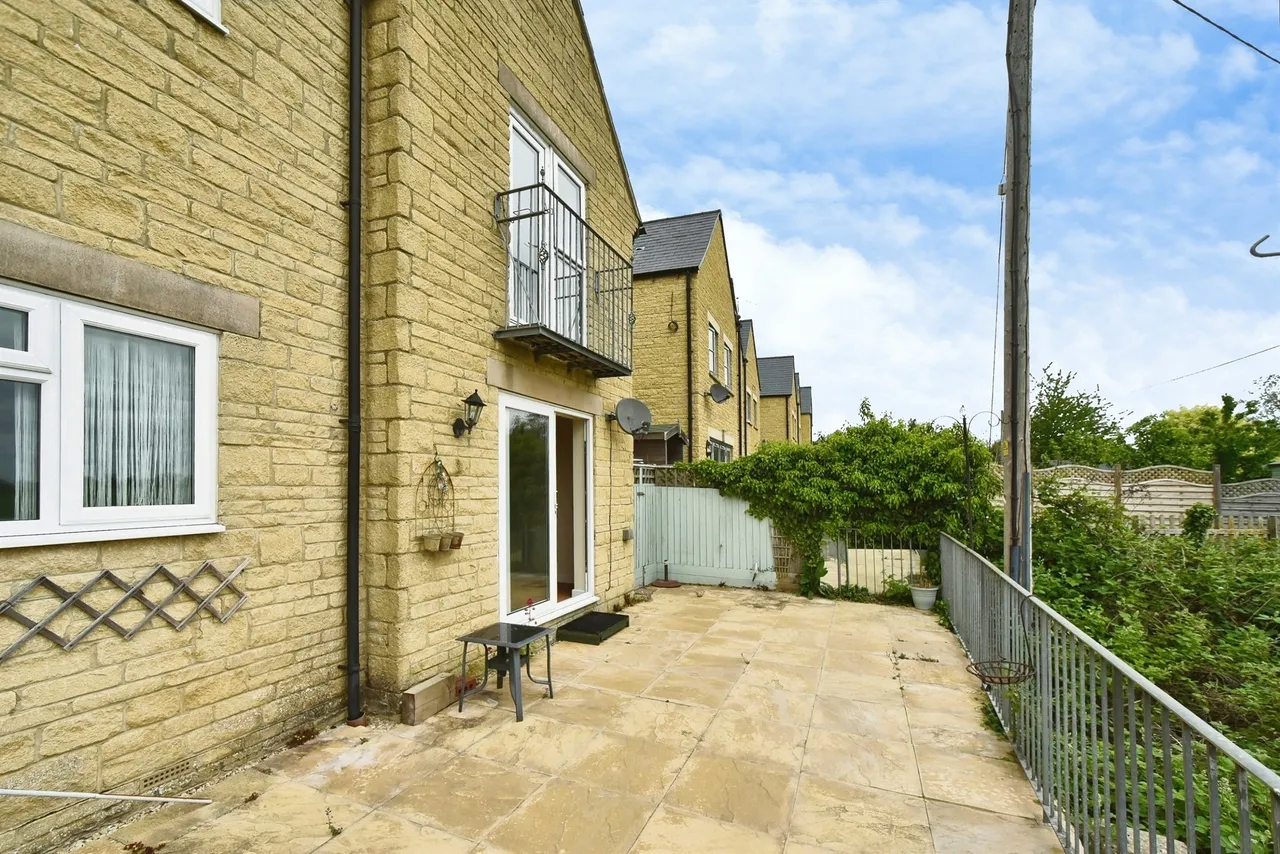 Burford Road, Lechlade, photo 12