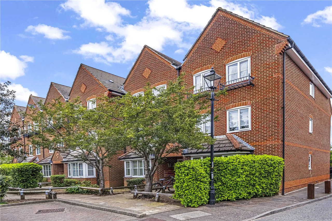 2 bed flat for sale — Langridge Mews, Hampton, TW12 3NZ