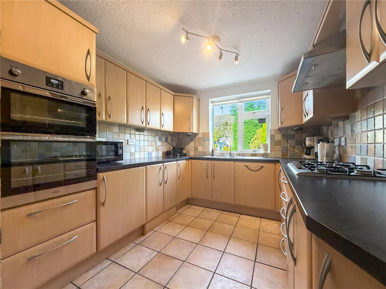Milton Close, Wigston, LE18, photo 4