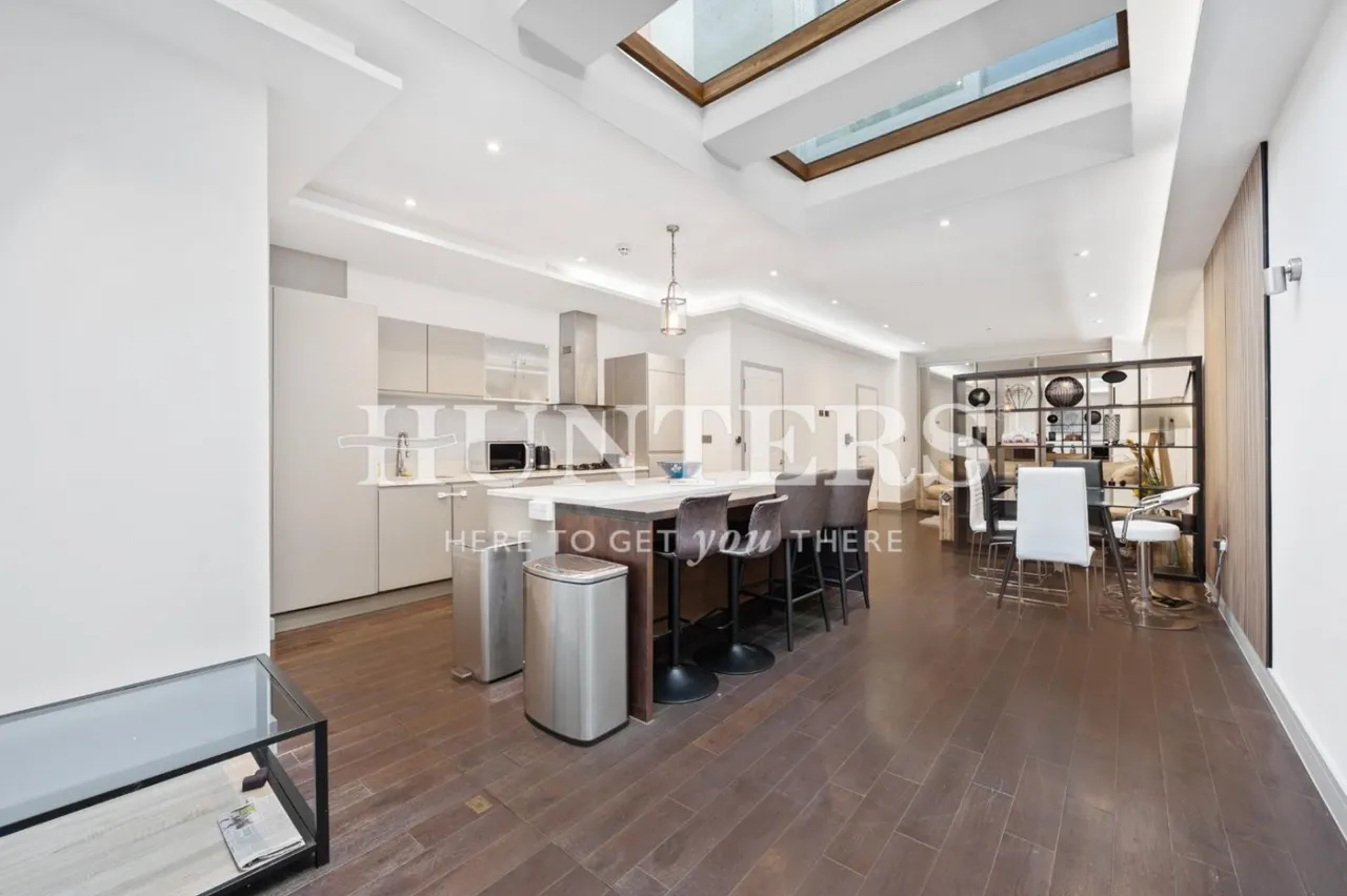 4 bed house for sale — Brunswick House, Westbere Road, West Hampstead, NW2