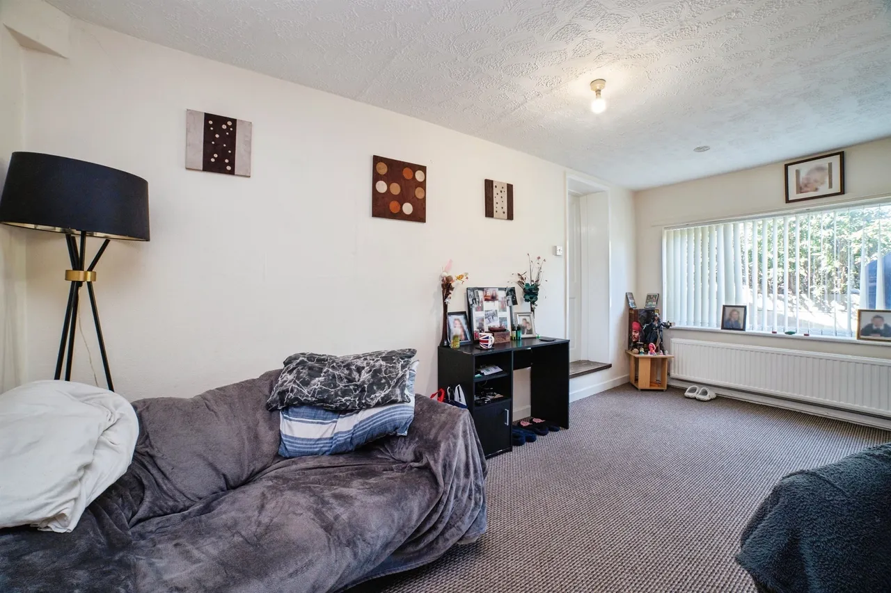 High Street, Heanor, DE75, photo 9