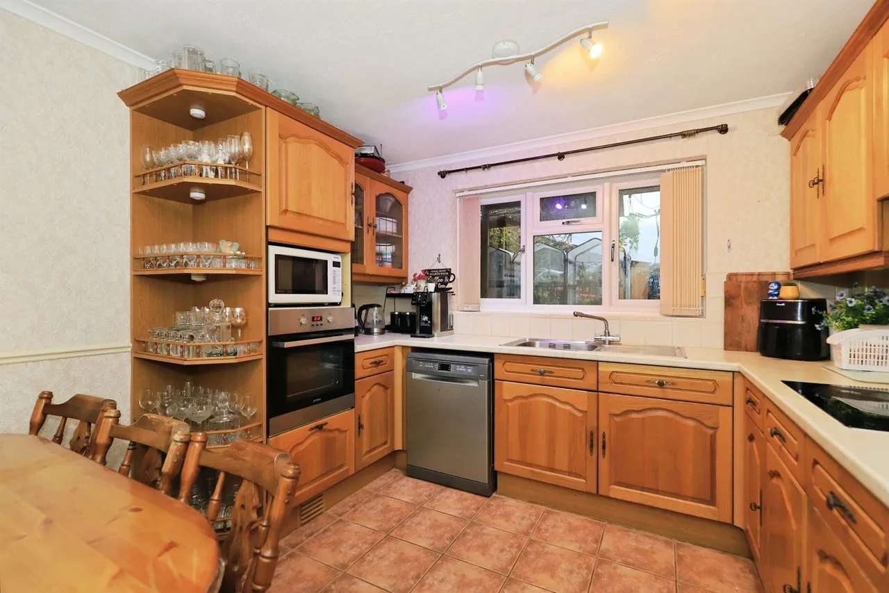 Eastney Crescent, Pendeford, WV8, photo 2