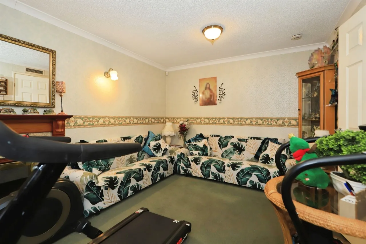 Eastney Crescent, Pendeford, WV8, photo 4