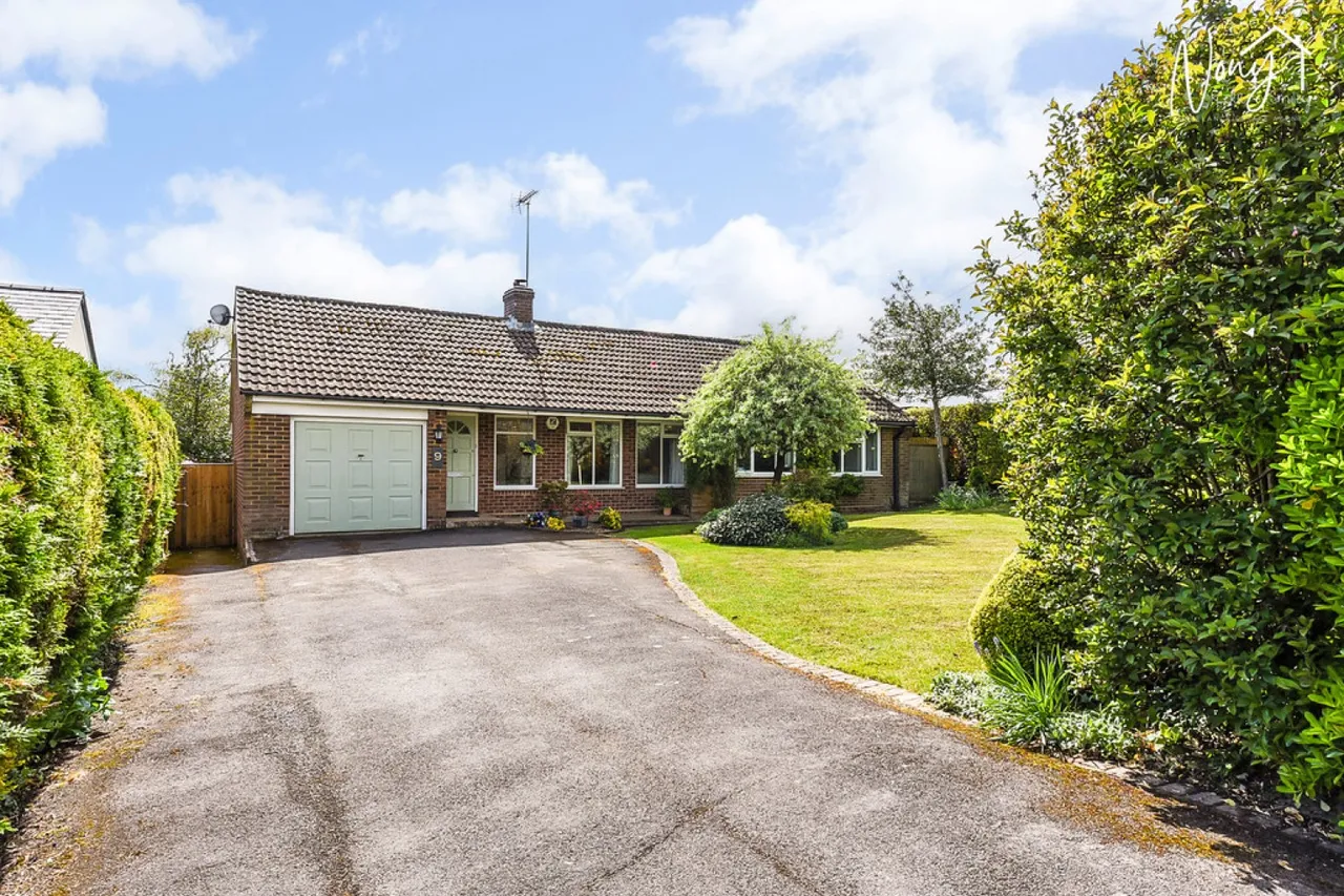 4 bed house for sale — Rozelle Close, Littleton