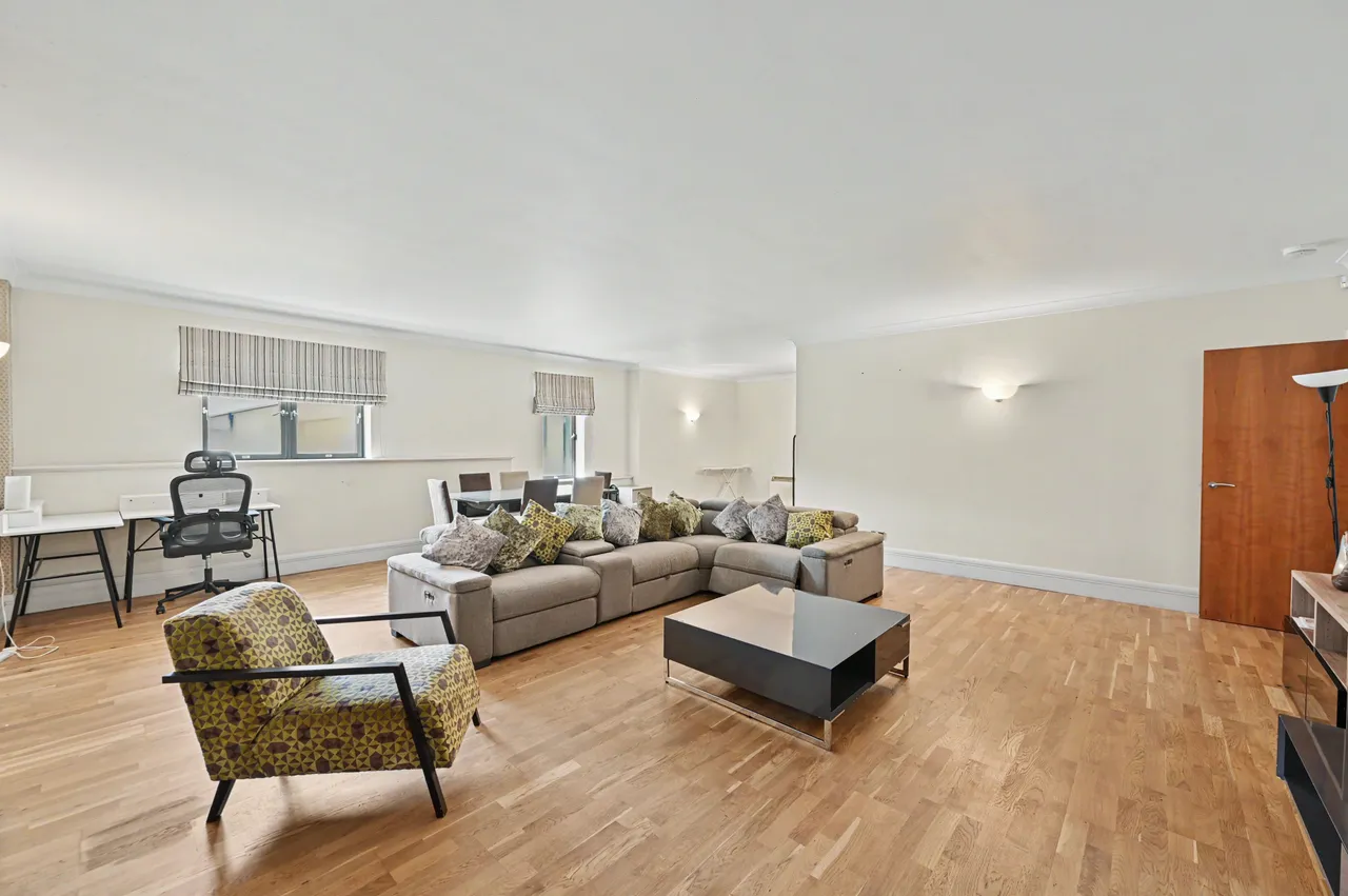 Apartment 516, West Block, London, photo 2