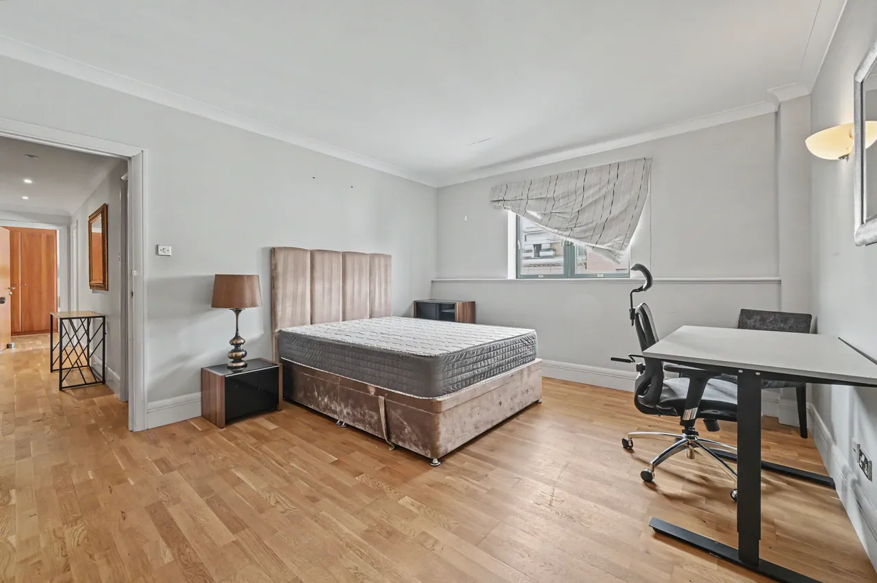 Apartment 516, West Block, London, photo 9