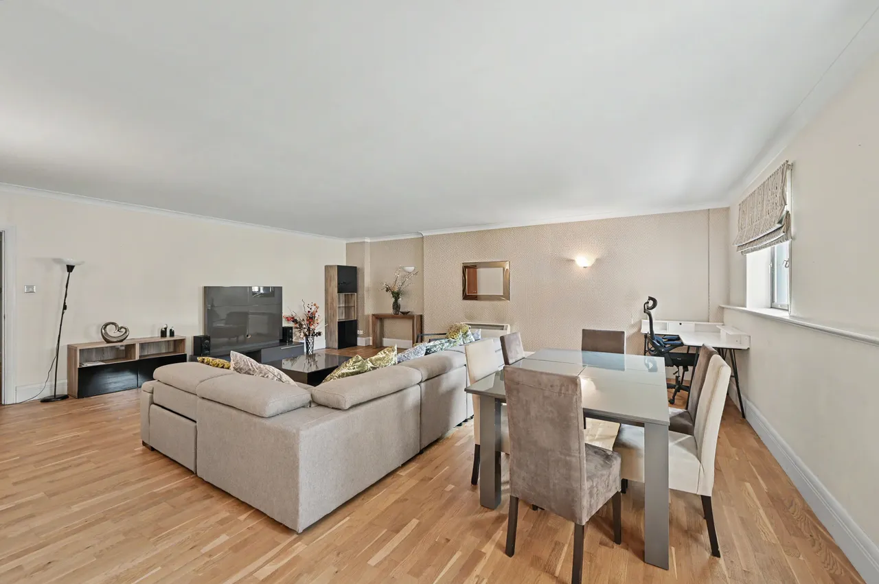 Apartment 516, West Block, London, photo 6