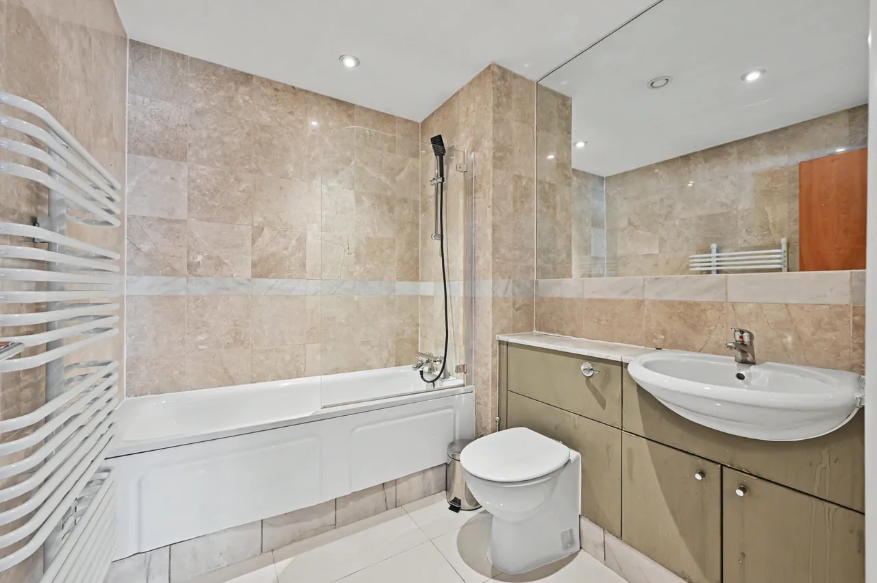 Apartment 516, West Block, London, photo 11