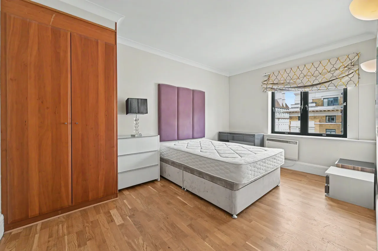Apartment 516, West Block, London, photo 3