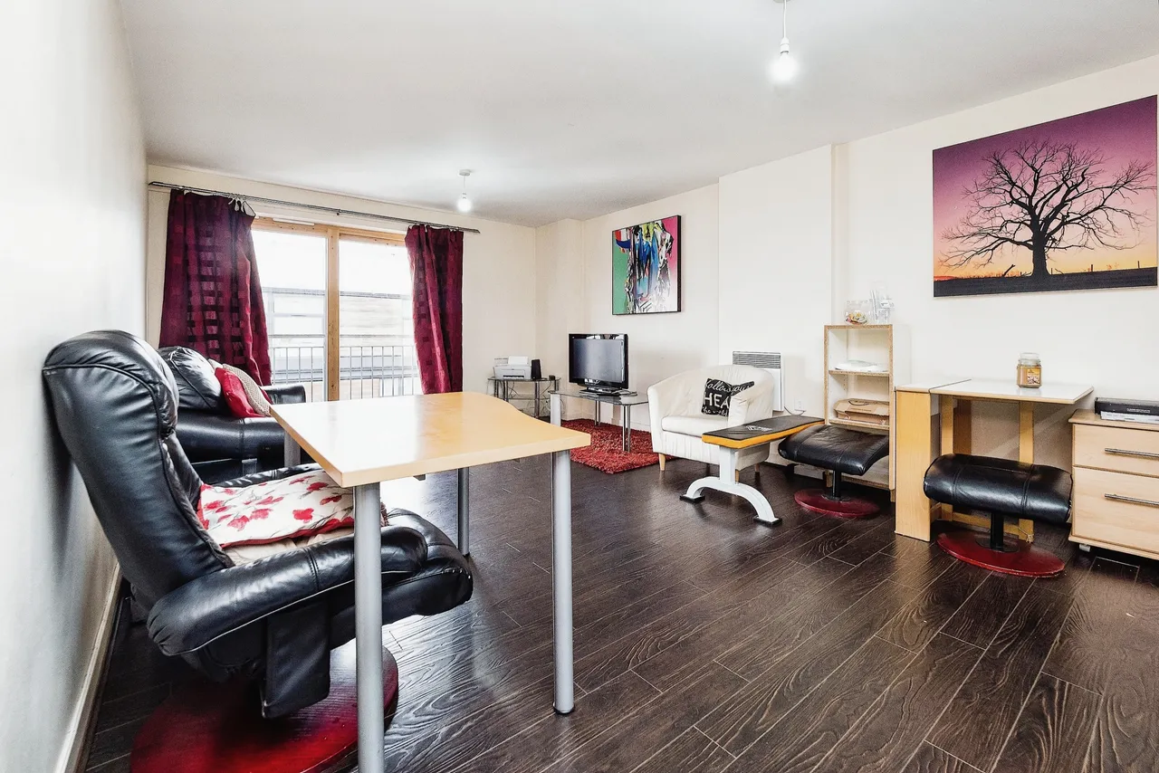 Cam Road, London, E15, photo 6