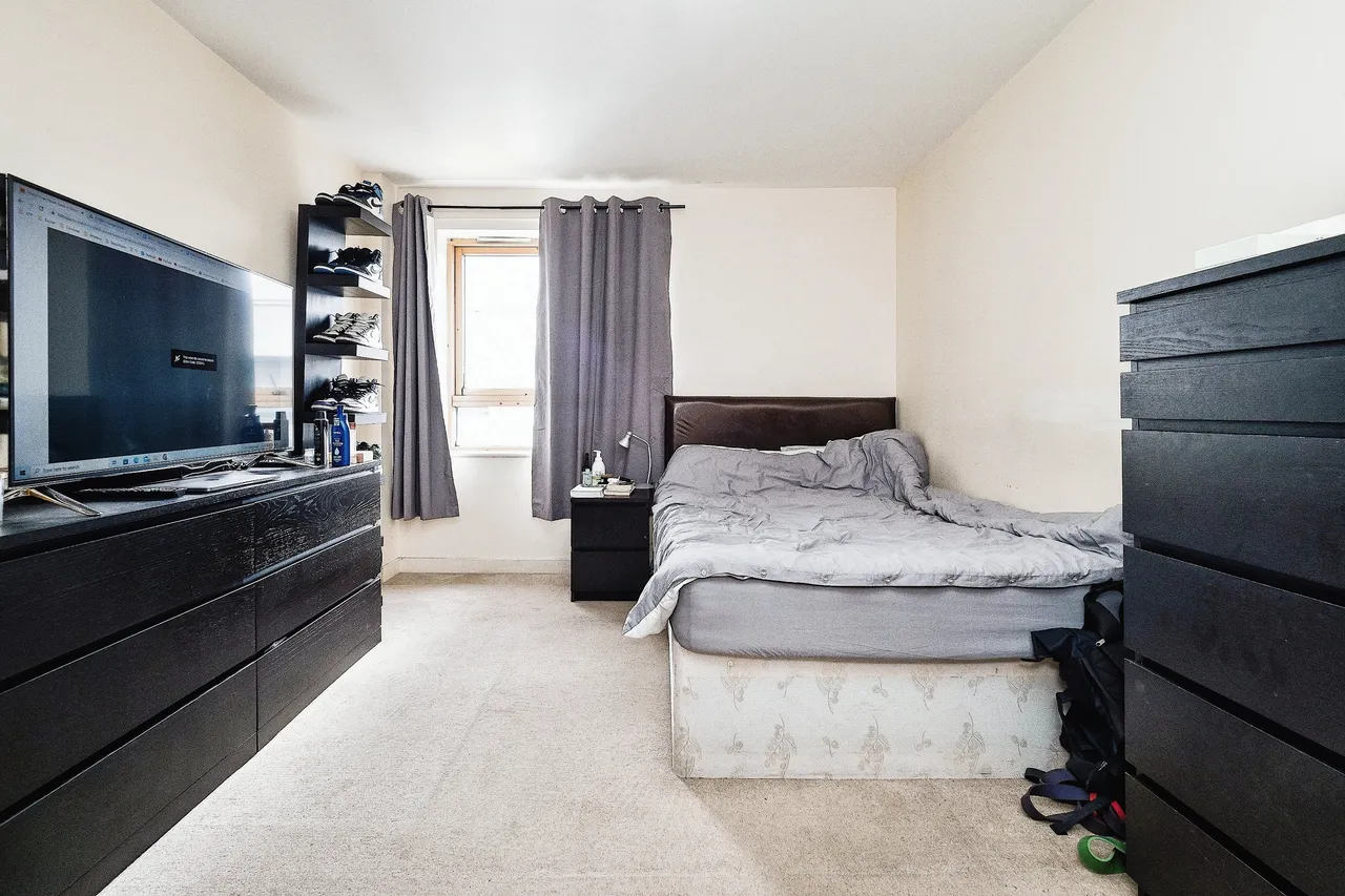 Cam Road, London, E15, photo 12