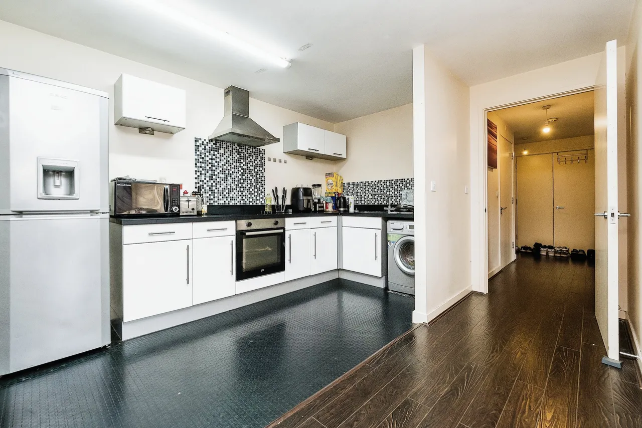Cam Road, London, E15, photo 10