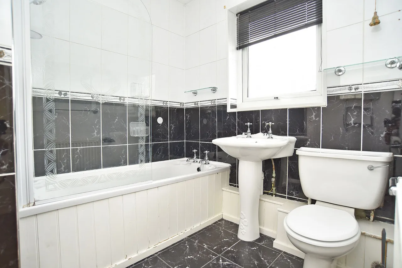 Swinton Court, Harrogate, HG2, photo 10