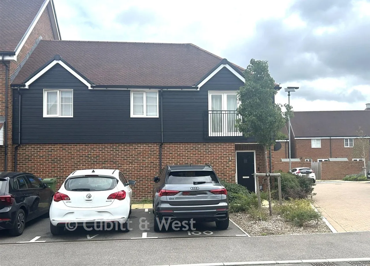 2 bed house for sale, Tin Church Avenue, Faygate, RH12
