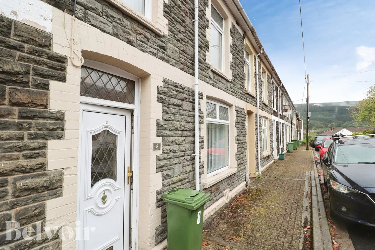3 bed house to rent, Llwynmadoc Street, Graigwen, CF37