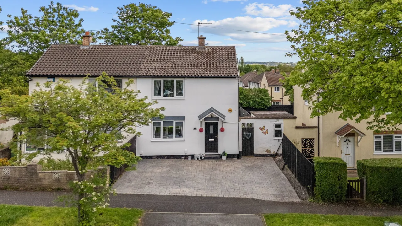 2 bed house for sale — Alandale Road, Bradley, HD2