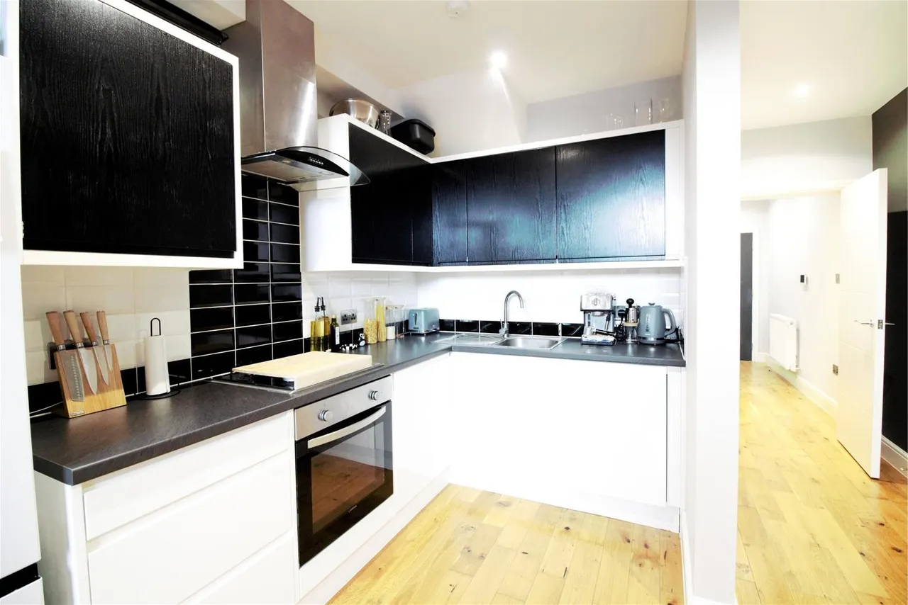 Brighton Road, Horsham, West Sussex RH13 5BA, photo 3