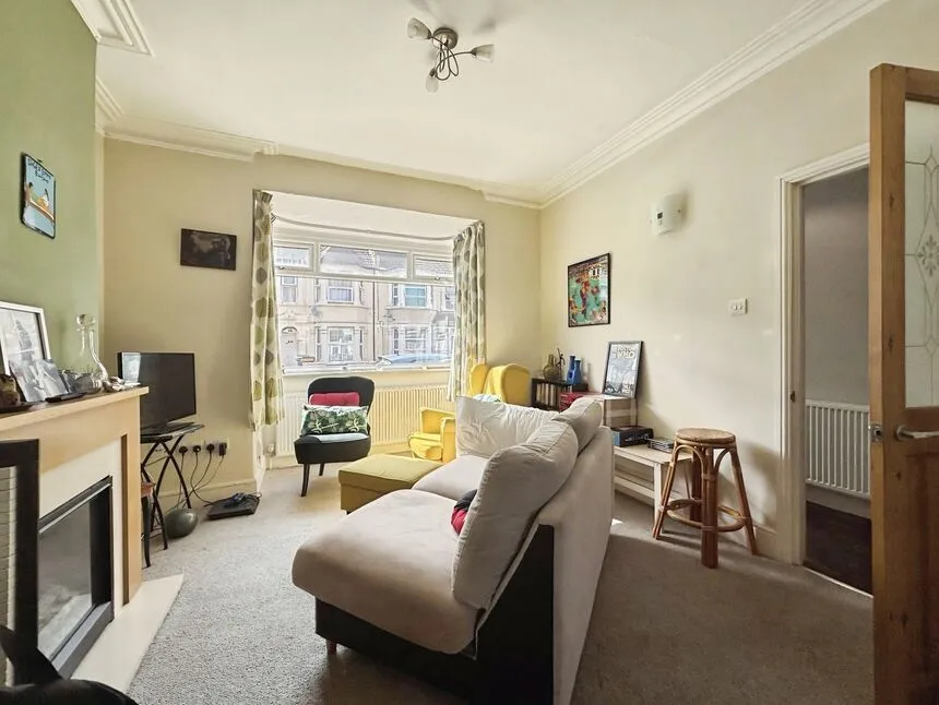 2 bed house for sale — Thackeray Road, London, E6